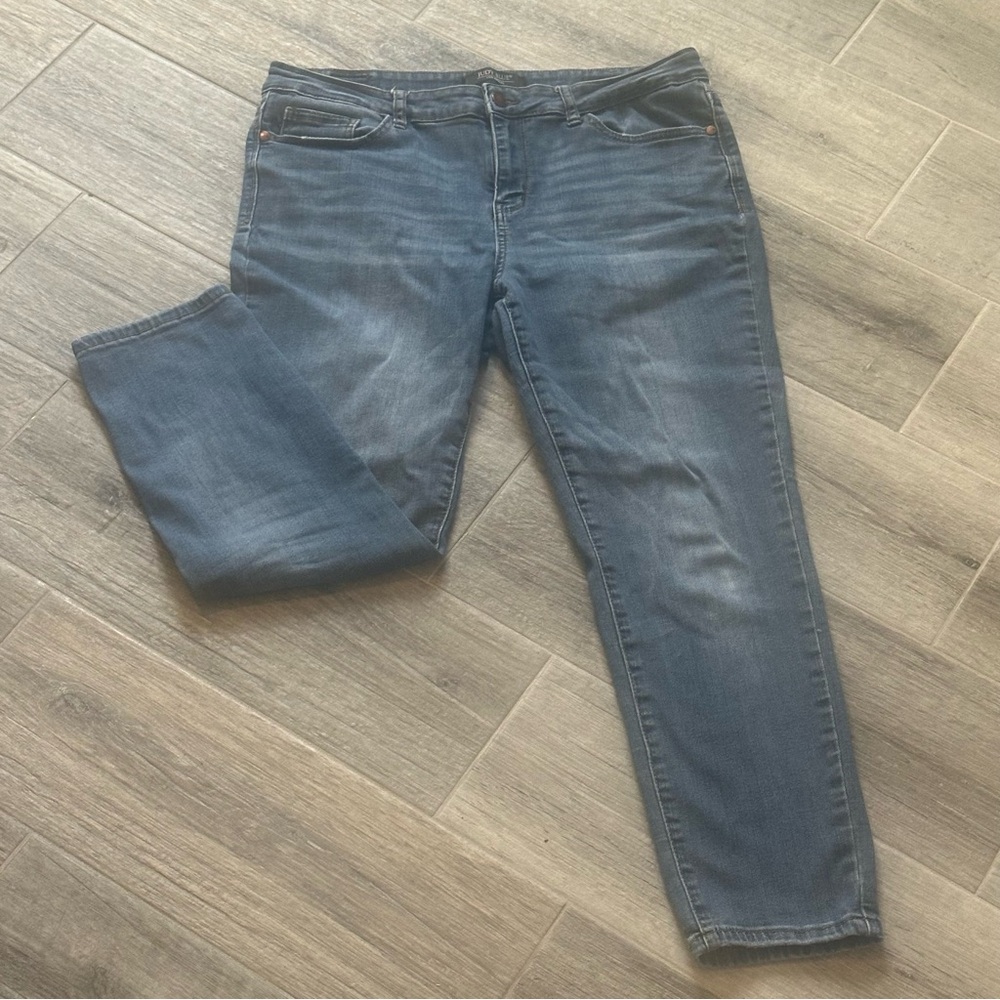 Judy Blue Women's Relaxed Fit in Classic Blue Denim
 Size 32